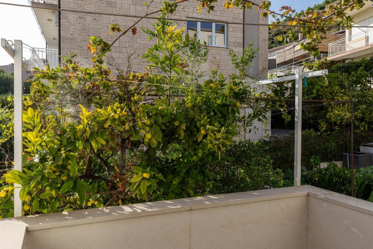 Apartments With A Parking Space Omis - 2745 外观 照片