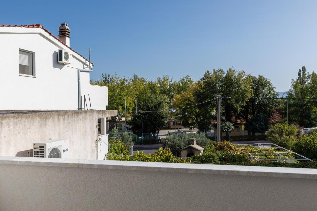 Apartments With A Parking Space Omis - 2745 外观 照片