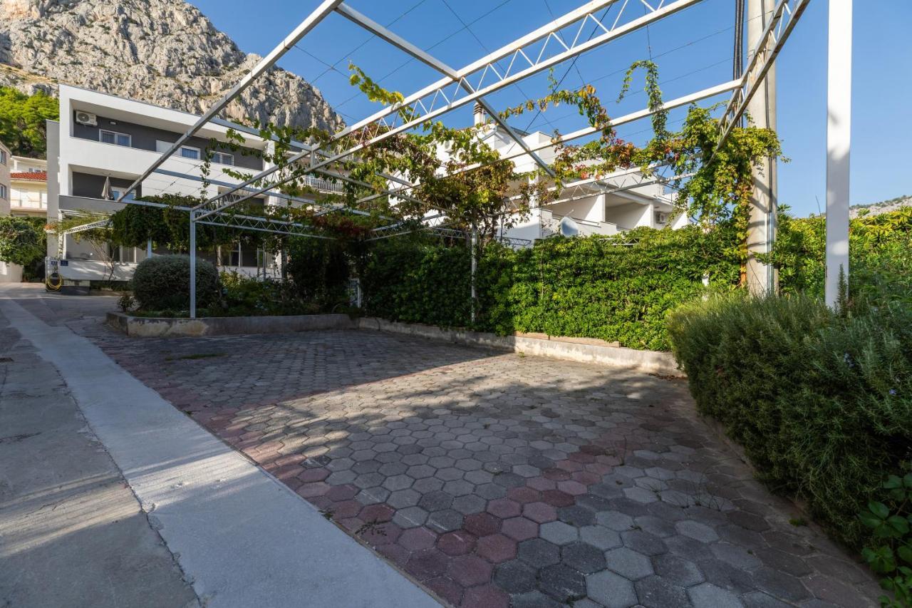 Apartments With A Parking Space Omis - 2745 外观 照片