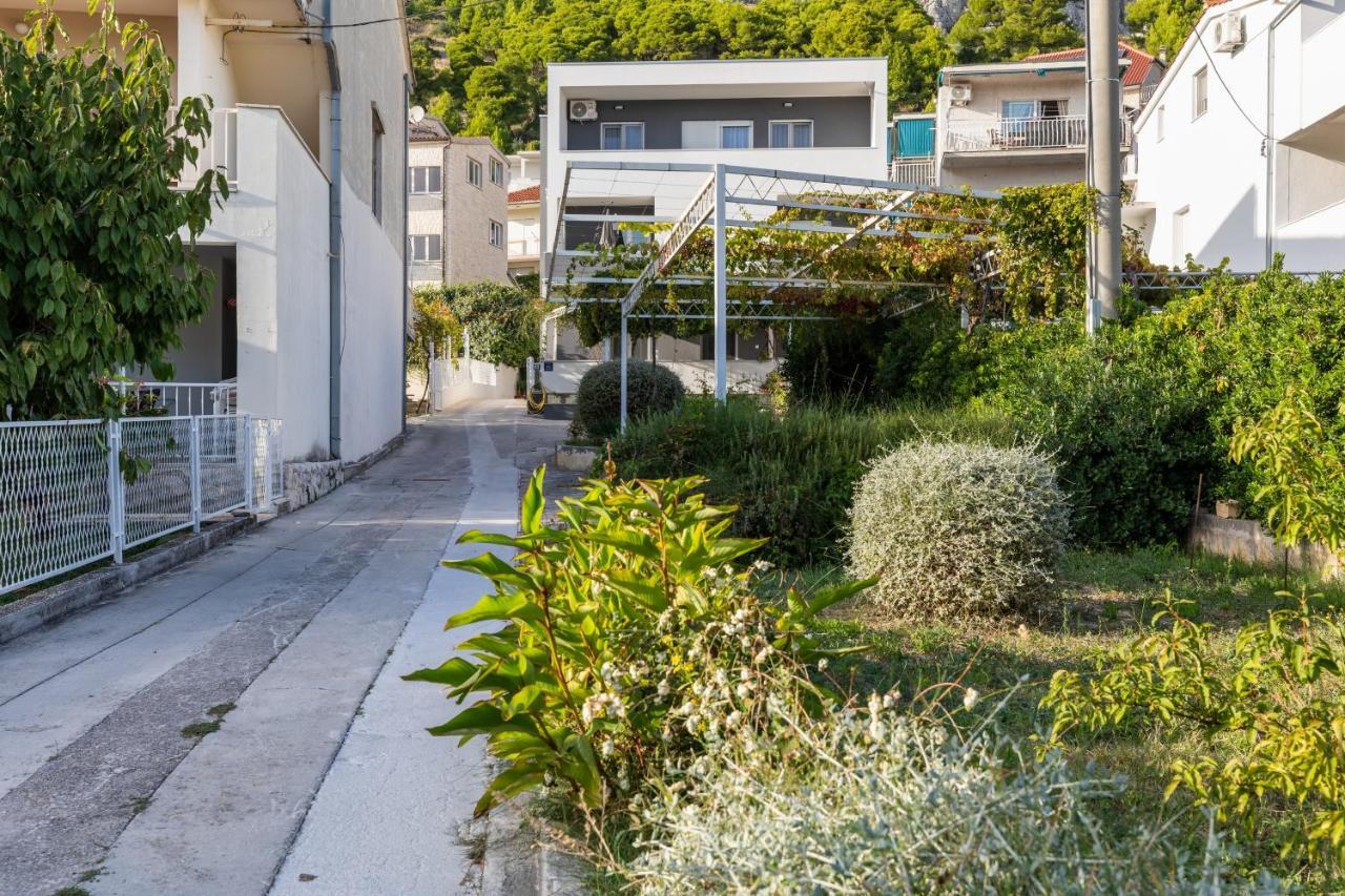 Apartments With A Parking Space Omis - 2745 外观 照片