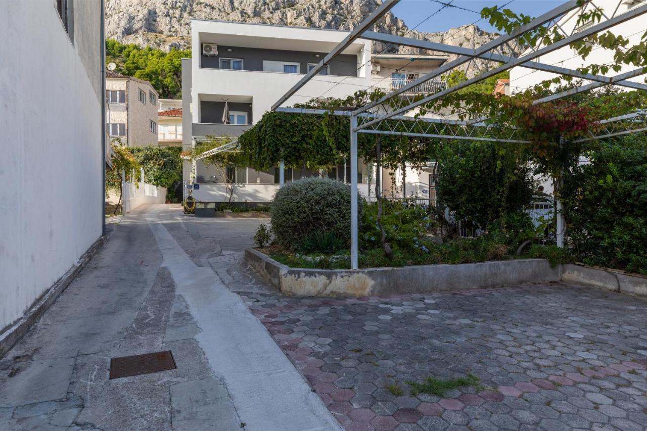 Apartments With A Parking Space Omis - 2745 外观 照片