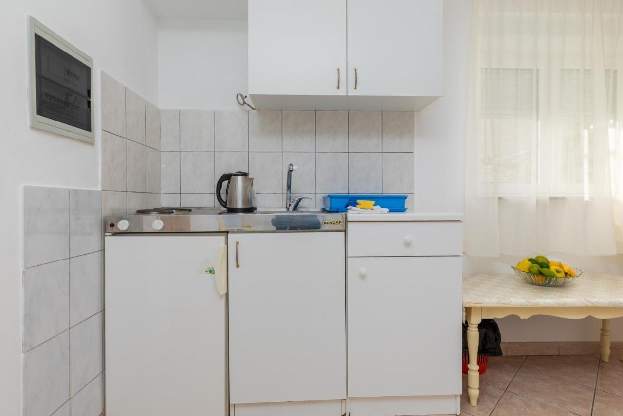 Apartments With A Parking Space Omis - 2745 外观 照片