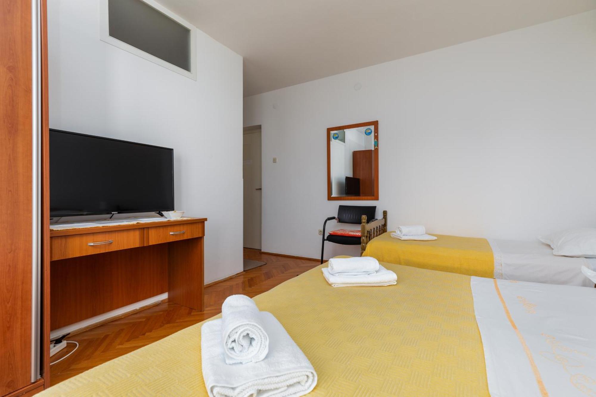 Apartments With A Parking Space Omis - 2745 客房 照片